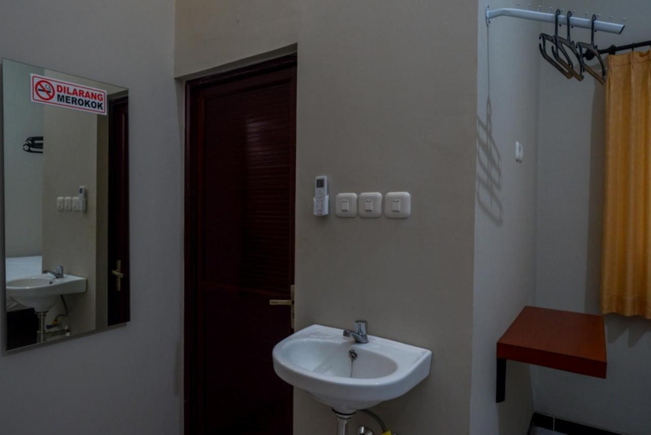 Reddoorz Near Kampus Ump Purwokerto 2 Hotell Sumbang Exteriör bild
